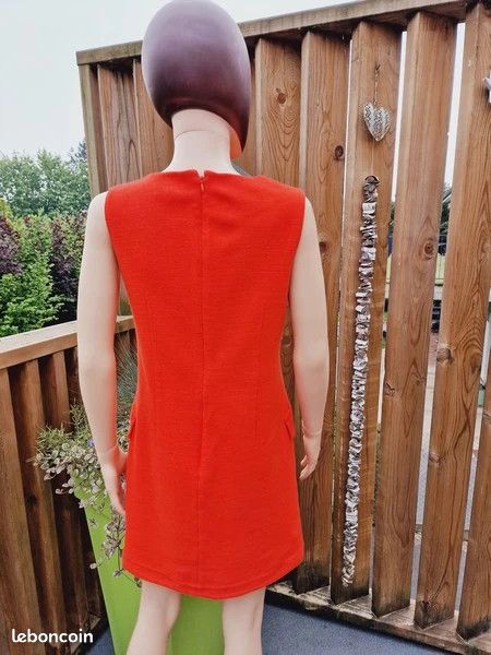 Caroll superbe robe droite taille 40 L très bon état Vêtements