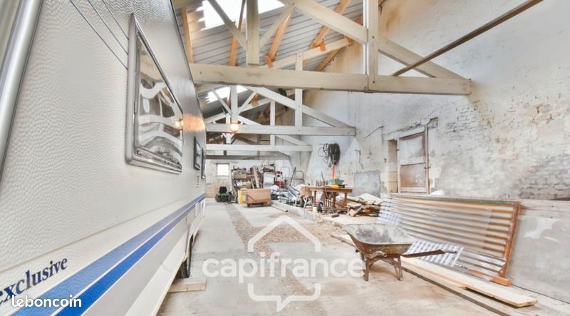 Maison 7 pièces 592 m² · à Nuaillé-d'Aunis · 592 m² · 181 000 €