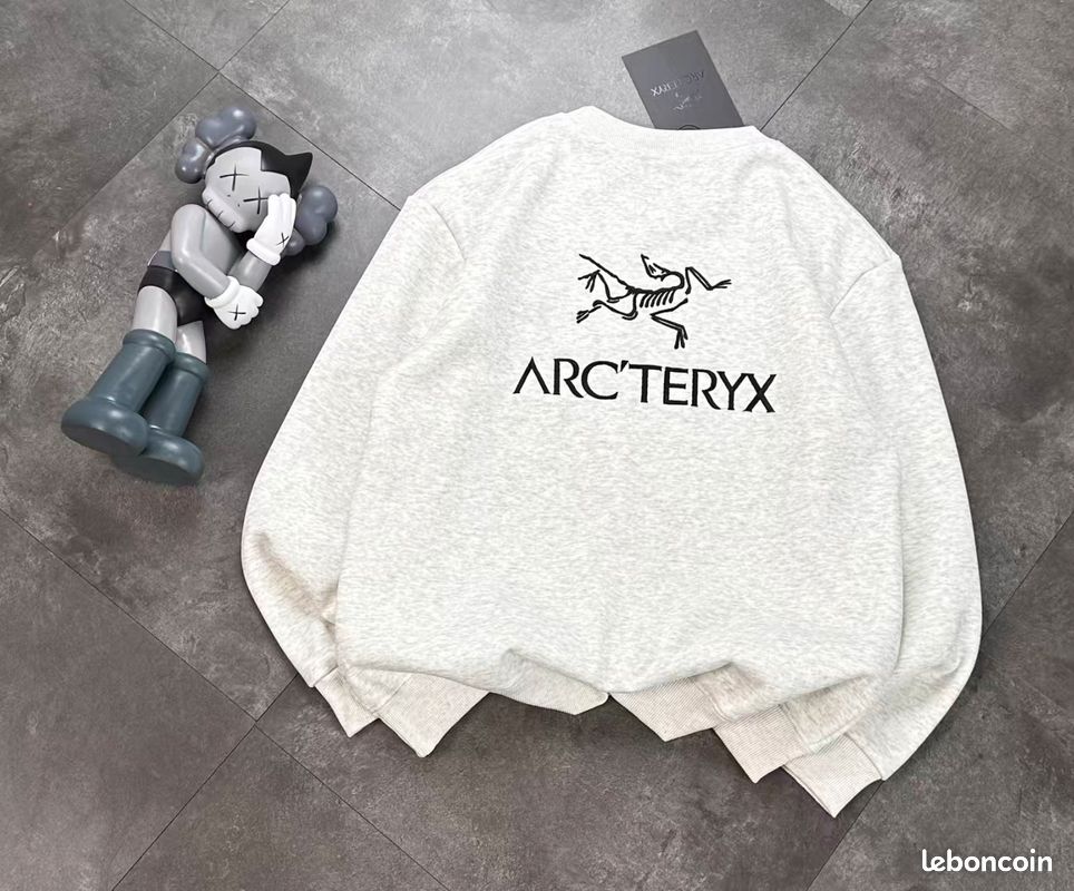 Sweat-shirt Rails Femme Taille S – Gris Avec Broderie Arc-en-ciel – Très Bon état