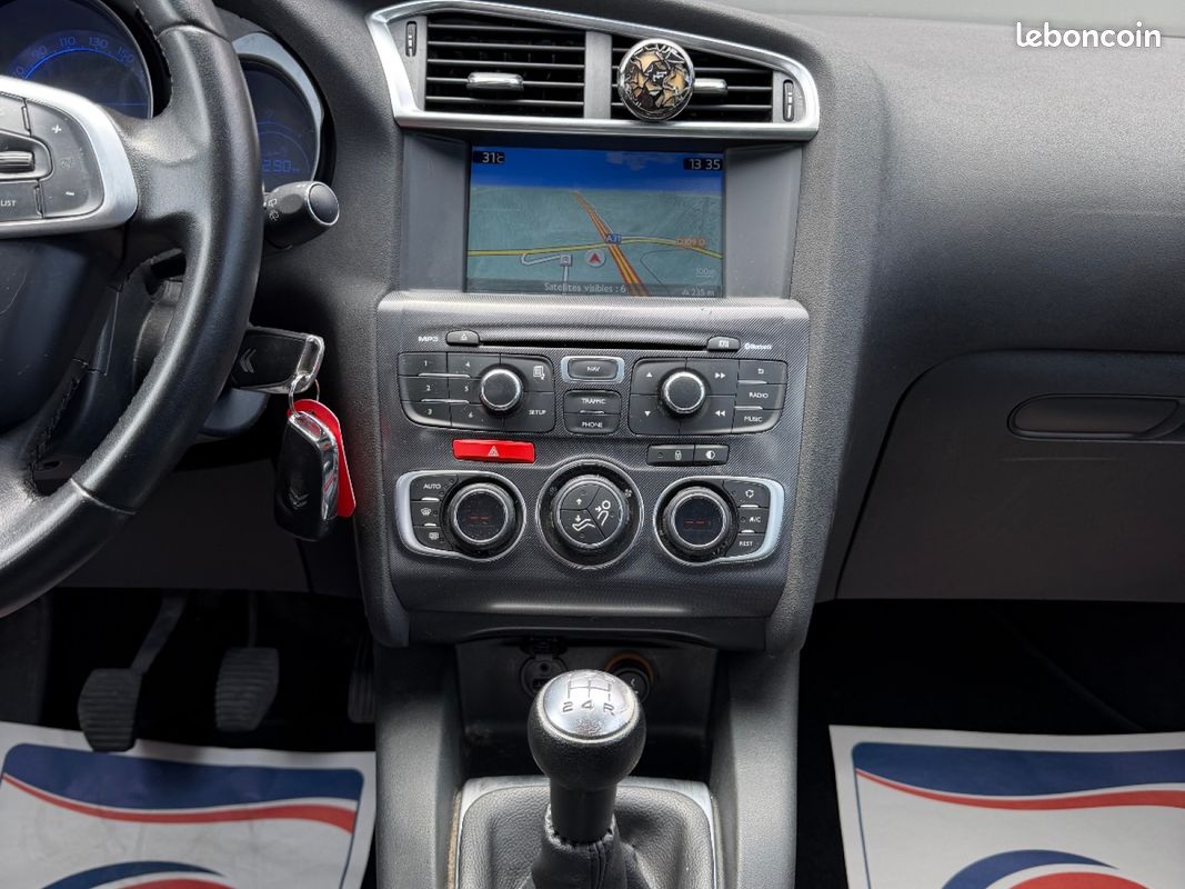 CITROEN C4 C4 HDi 90 Confort (image 12)