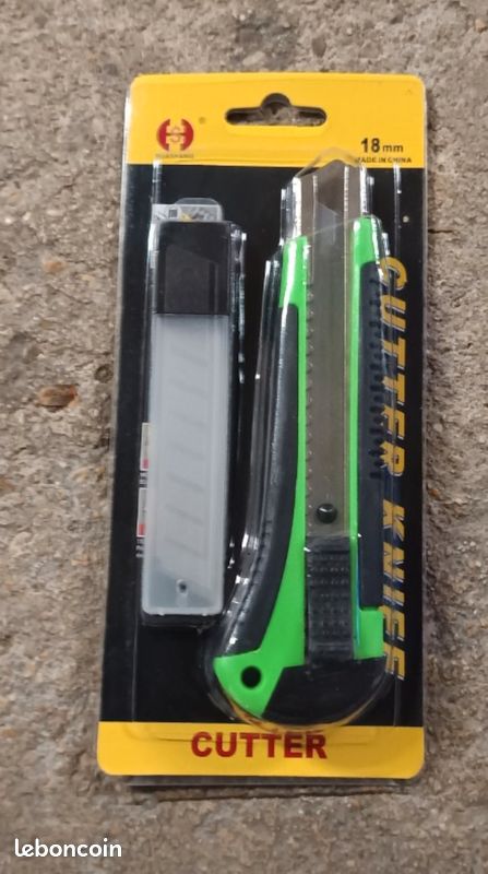 Cutter + lame gratuite (image 1)