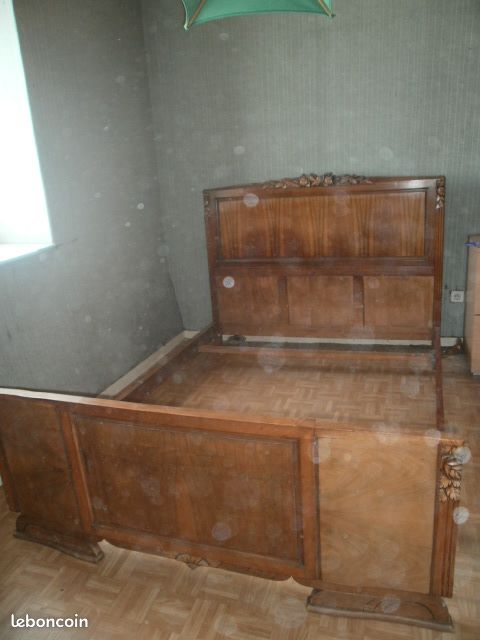 Lit ancien en bois massif (image 1)