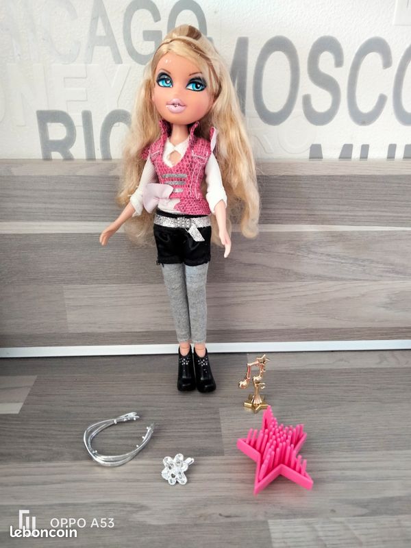 Lot De 7 Poupées Bratz Avec Vêtements Et Accessoires - MGA Entertainment