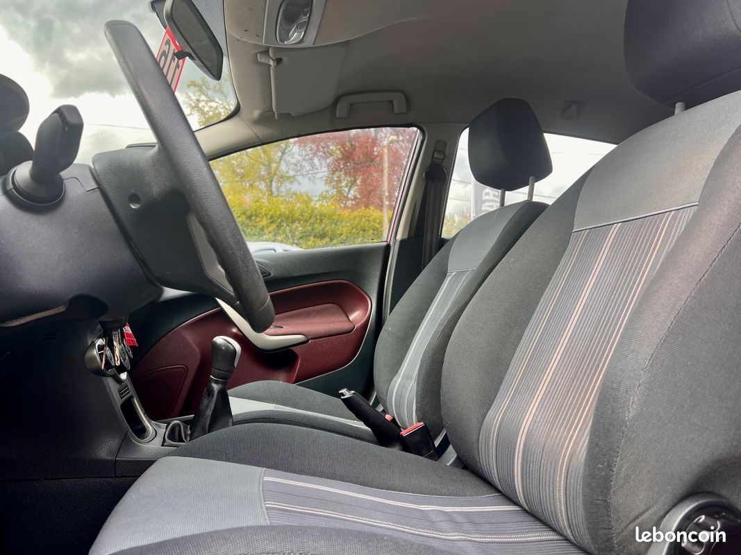 Ford fiesta 1.2i / 60 ch / kit de distri ok / ct ok et garantie 48 mois possible (image 3)