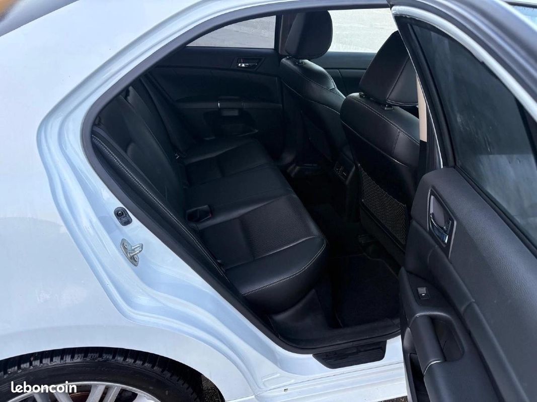 Suzuki Kizashi 2.4 VVT 180 SPORT 4WD CVT (image 13)