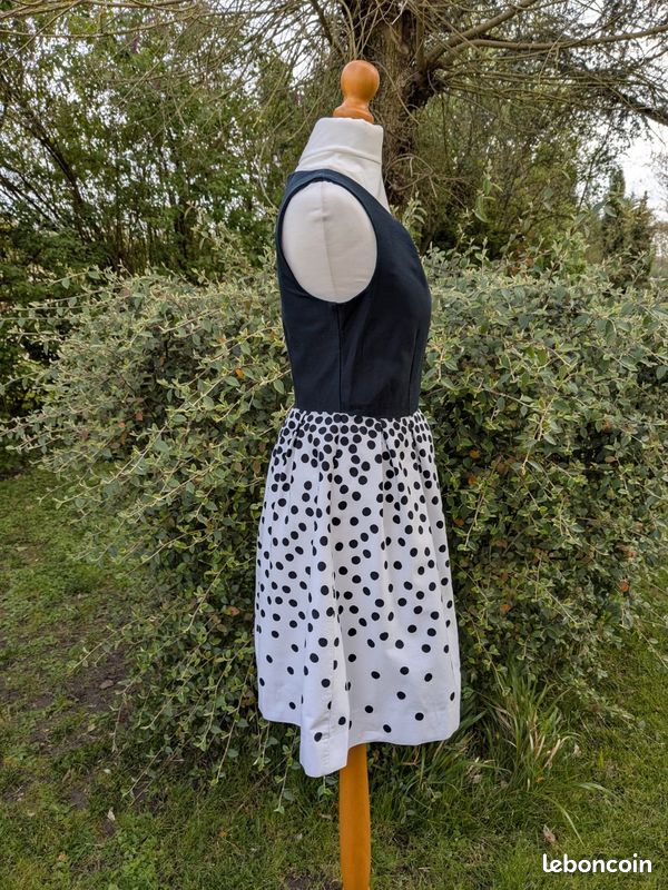 Valentino Robe noire/blanche à gros pois Soie ref.527404 - Joli Closet