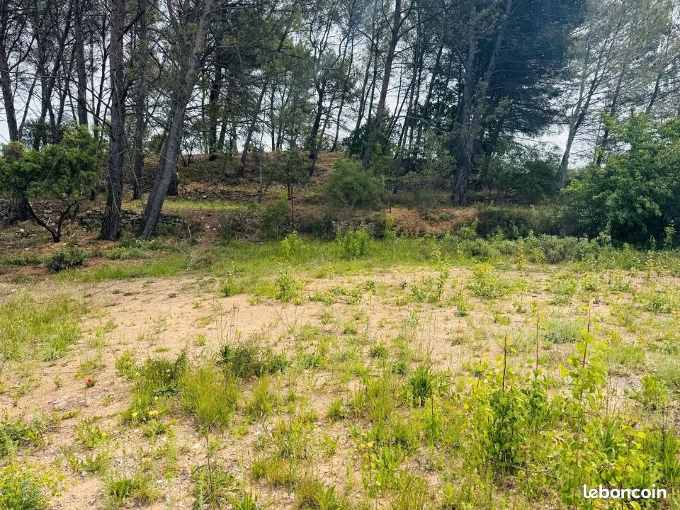 Terrain 580 m² · à Peynier · 240 000 €