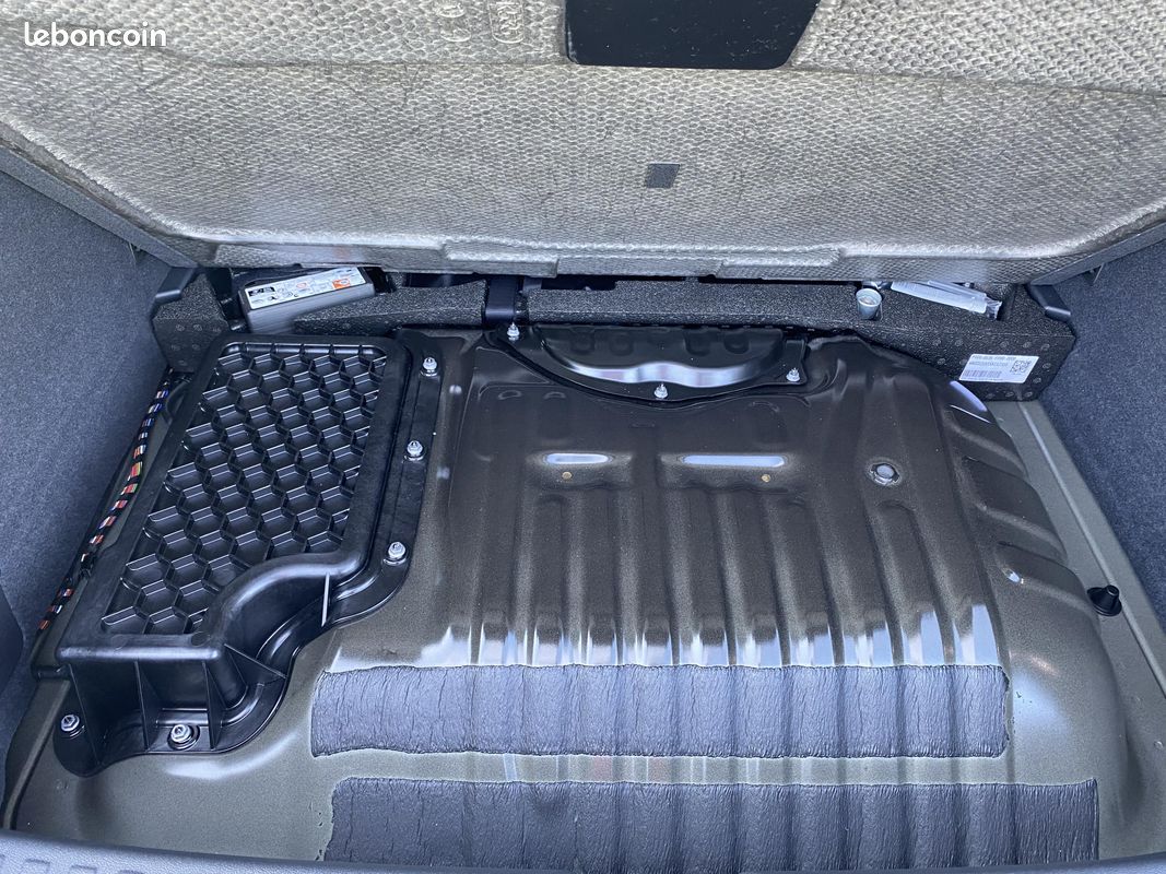 AUDI A3 Allstreet 40 TFSI e Hybride rechargeable 204 S tronic 6 Avus (image 32)