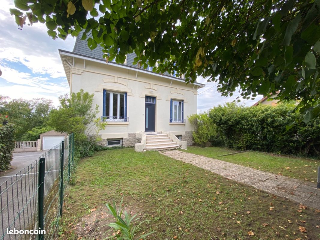 Maison 8 pièces 185 m² · à Montceau-les-Mines · 185 m² · 240 000 €