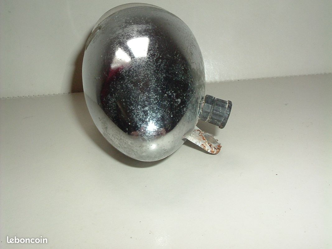 Lampe De Vélo Vintage V&W Chromée – Modèle A888 – Occasion Avec Une Petite Bosse à Nettoyer