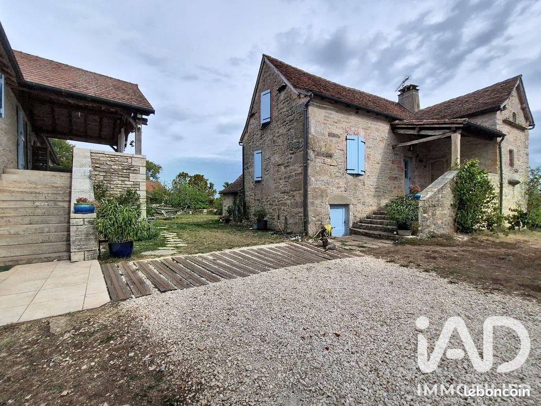 Maison 9 pièces 284 m² · à Varaire · 284 m² · 510 000 €