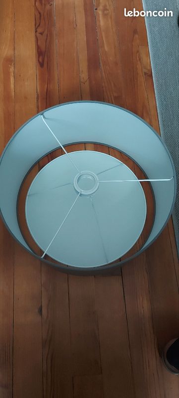 Suspension grise (image 1)