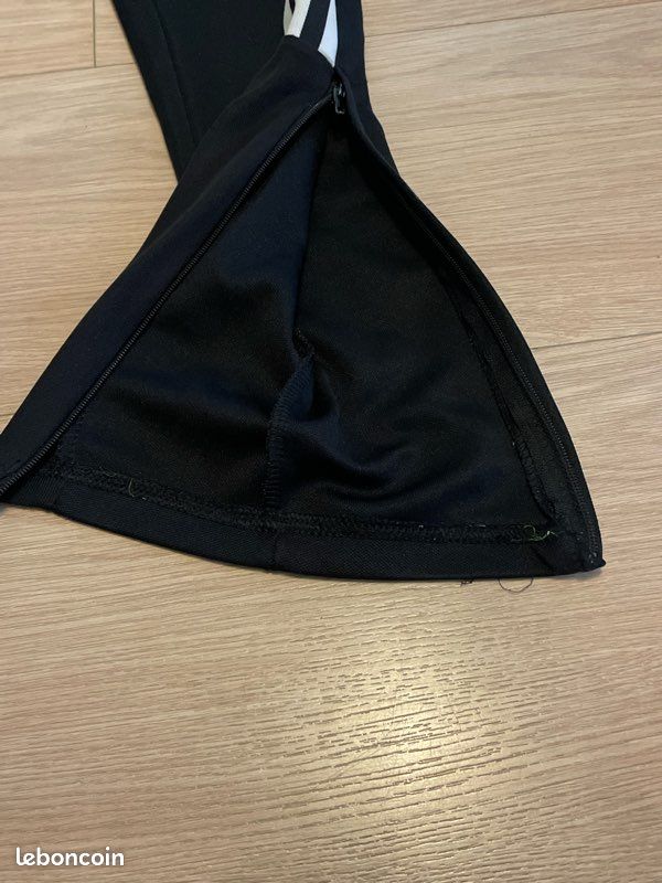 Jogging noir de la marque Adidas, taille 9 10 ans (image 2)