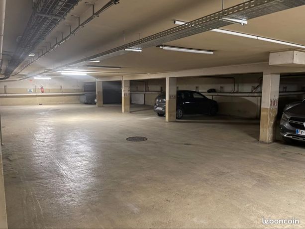 Place de parking sécurisé chez particulier aéroport orly 3min avec logement