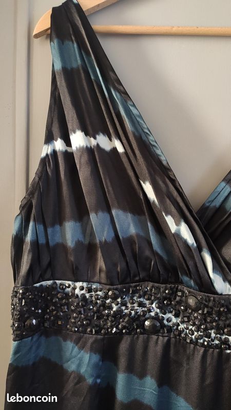 Belle robe satinée Nicholas millington taille 46/48 tons noirs bleu (image 2)