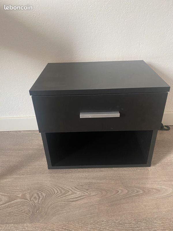 Table de nuit (image 1)