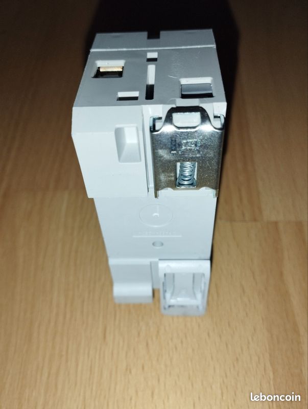 Interrupteur Différentiel HAGER 30mA 40A 230V - Modèle U740 - Occasion