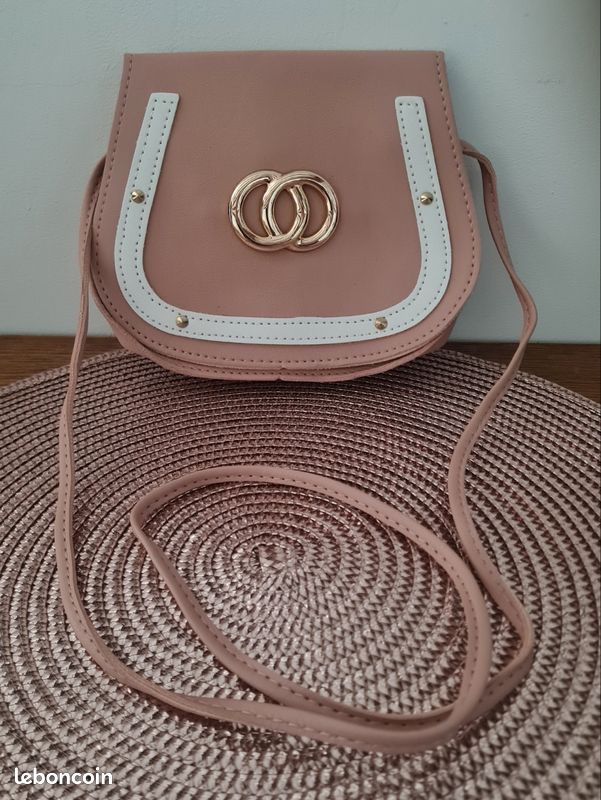 Petit sac à main rose et blanc en très bon état (image 1)