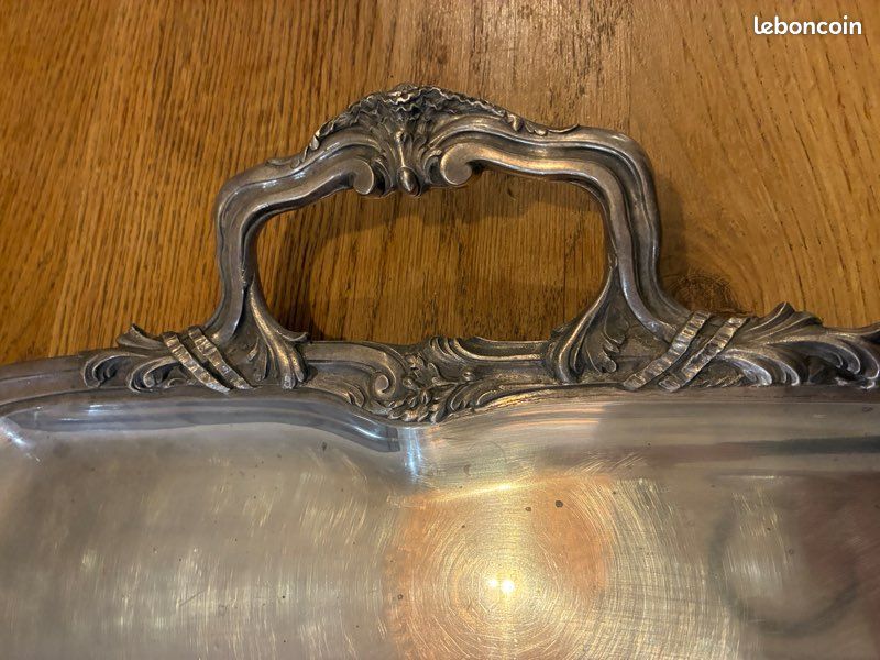 Grand plat ovale en argent (poinçon Minerve) de style Louis XV à