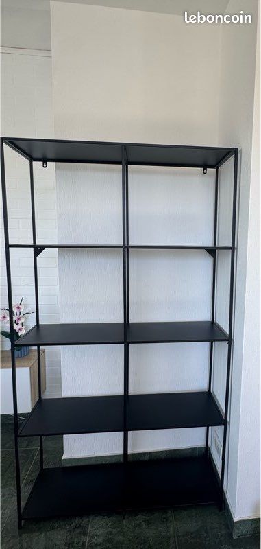 Étagère moderne noire en métal - Style industriel/minimaliste (image 1)