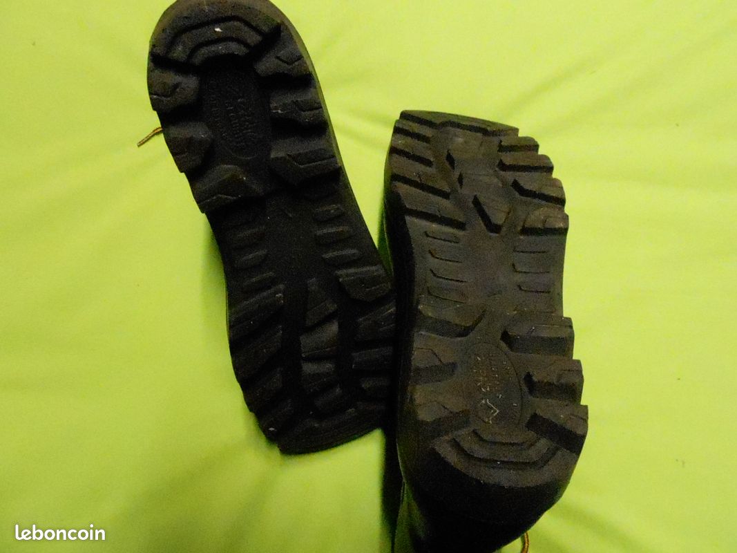 CHAUSSURES / BOTTILLON de Spéléo de chez Etanché Sécurité Taille 43 (image 2)