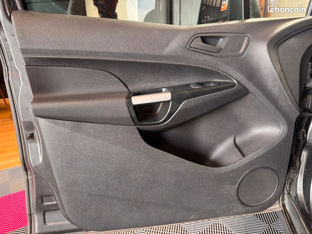 FORD TRANSIT CONNECT CABINE APPROFONDIE 1.5 ECOBLUE 120 S&S BVA8 Trend CAMÉRA DE RECUL / ANDROID AUTO / ATTELAGE / ENTRETIEN COMPLET (image 39)