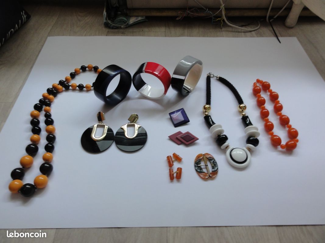Lot De Bijoux Vintage – Cuir Et Laiton – À Détourner Ou Restaurer (lbb0227)