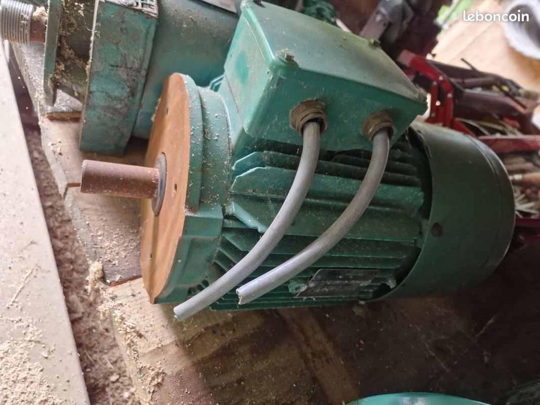 Moteur électrique Leroy Somer 1,8kw, 380V, état neuf, 150 euros - Matériel agricole