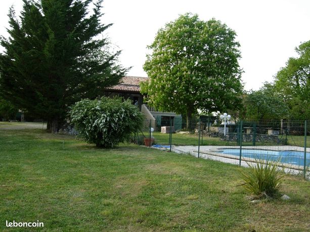 Belle propriété de caractère avec dépendances annexes + piscine
