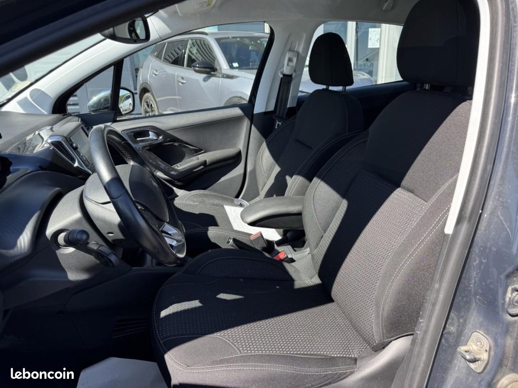 Peugeot 208 1.6 BlueHDi 75ch Allure Business S&S 5p (image 10)