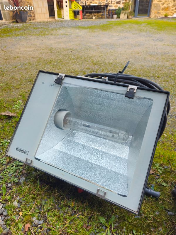 Projecteur exterieur 250W (image 2)