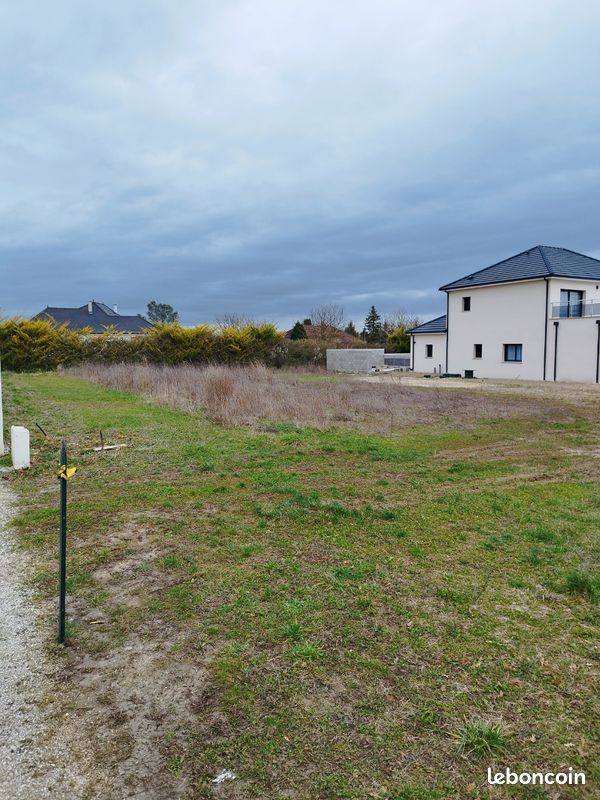 Terrain constructible viabilisé libre constructeur situé a 10mn de Troyes avec possibilité de sous sol · à Payns · 52 500 €