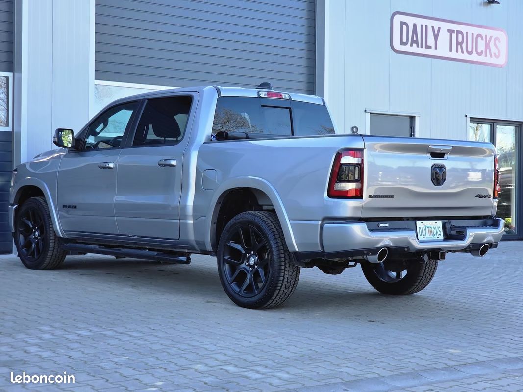 Dodge RAM 1500 Laramie Night Edition 5.7 HEMI 401 ch 4x4 – Harman Kardon – Écran 12” – 22” (image 4)