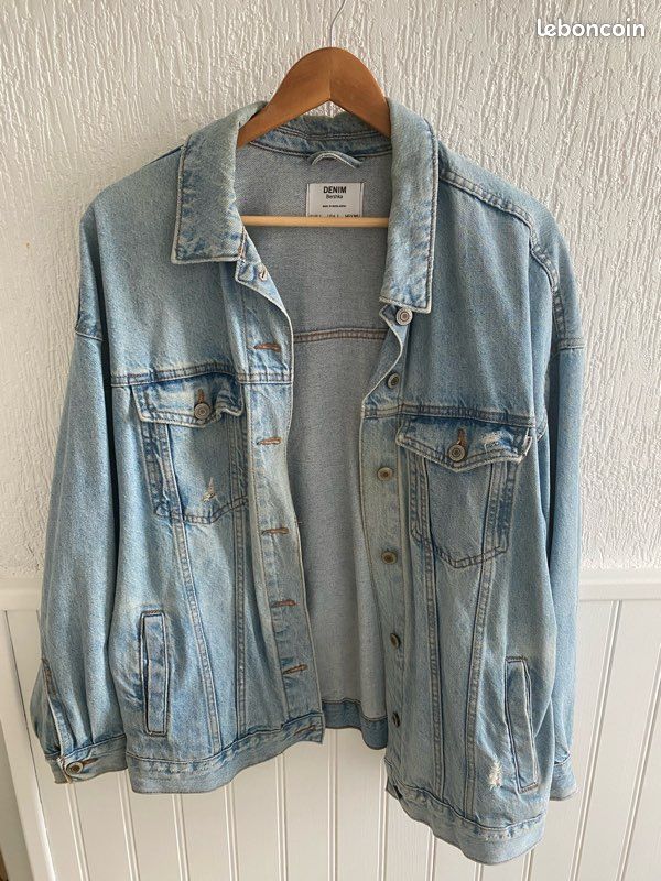 Veste en jean oversize Bershka – denim clair – taille M/L (image 1)
