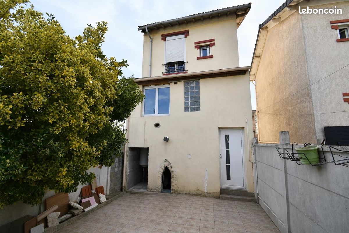 Maison 4 pièces 74 m² · à Les Pavillons-sous-Bois · 74 m² · 210 000 €