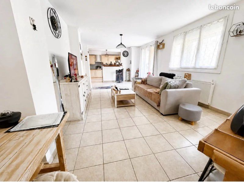 Appartement 3 pièces 88 m² · à Aubagne · 88 m² · 220 000 €