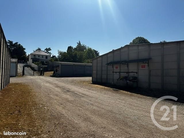 Parking 17 m² · à Saintry-sur-Seine · 17 m² · 79 €/mois