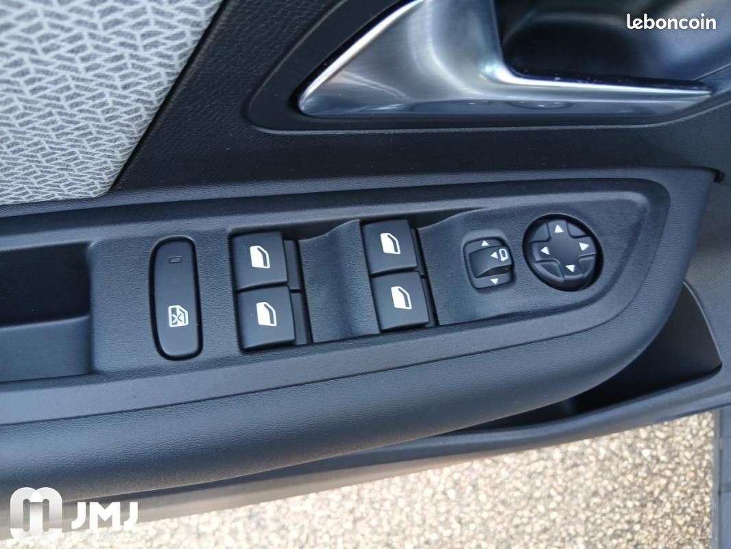 Citroën C4 PureTech 130 EAT8 Max (image 12)