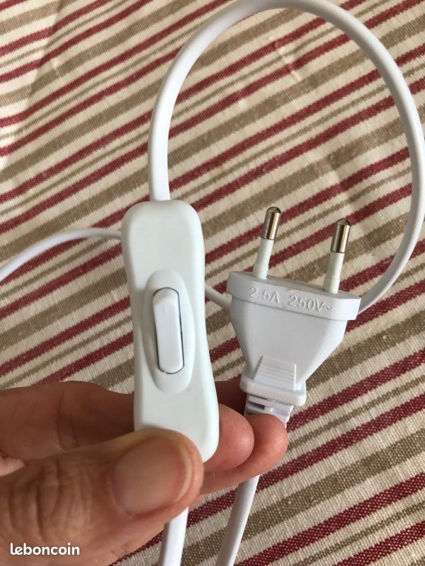 Jolie petite lampe à poser (image 3)