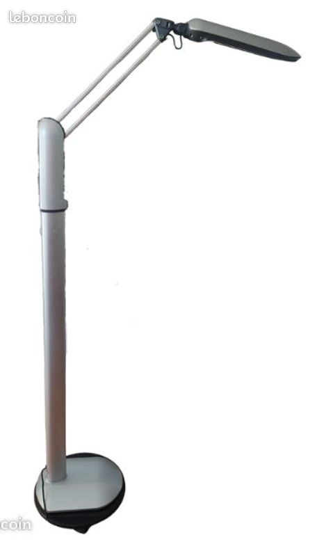 Lampe haute articulée lumière du jour Eschenbach pure vision, montée sur roulettes (image 1)