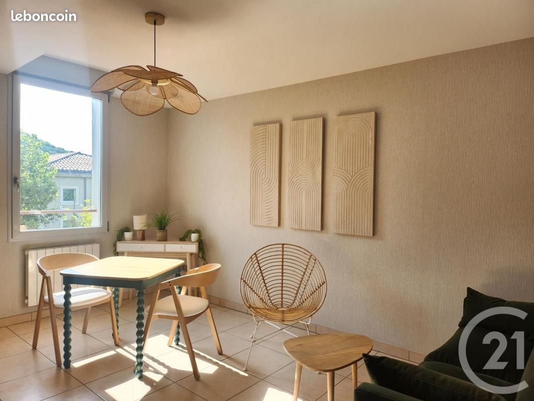 Appartement 1 pièce 21 m² · à Saint-Affrique · 21 m² · 424 €