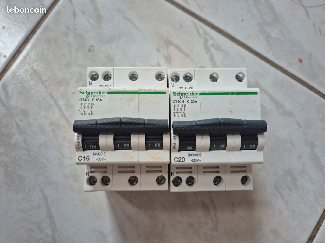 C40F4 | Disjoncteur à boîtier moulé ComPact ComPacT NSX Schneider Electric 4 pôles, 400 A, pouvoir de coupure 36 kA | RS