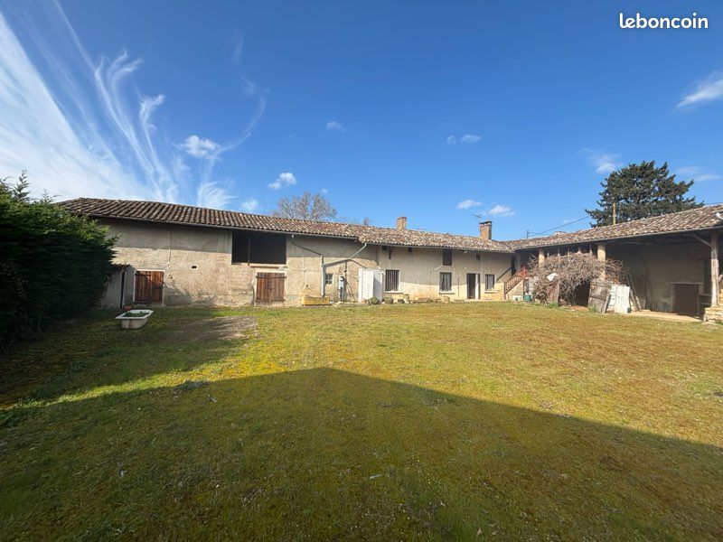 Maison 3 pièces 250 m² · à Mogneneins · 250 m² · 155 000 €