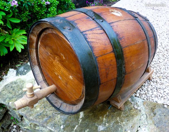 Vieux robinet en laiton pour barrique / tonneau / fut - Décoration