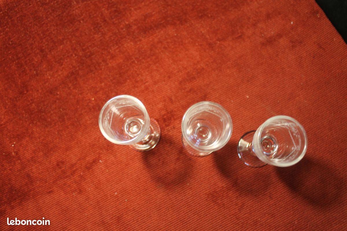 Lot de 3 Ancien petit verre marnier lapostolle en cristal (image 3)