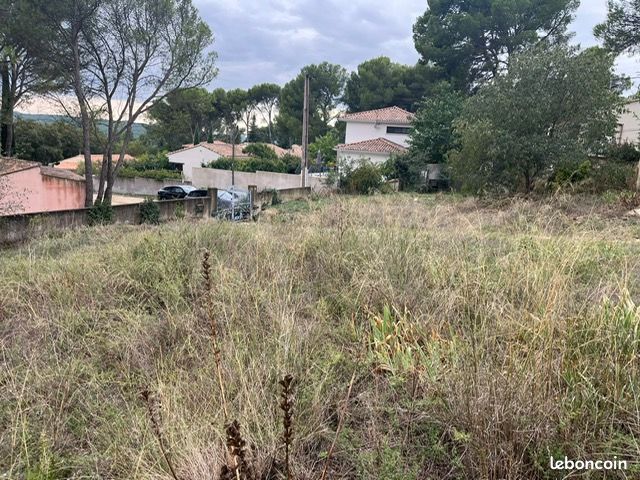 Terrain à bâtir de 940 m² à VENTABREN (13) · 358 000 €