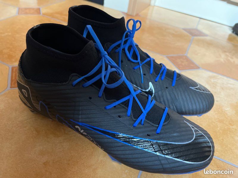 Crampons Nike taille 43 mercurial Sport Plein air