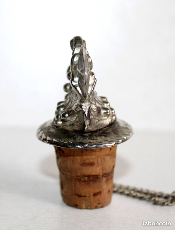 Lot De Bouchons De Vin Anciens - Liège Et Métal Argenté Gravé - Hauteur 4 Cm