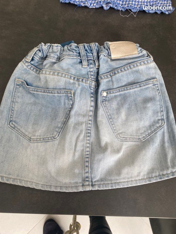 Jupe en jeans h&m 8/9 ans (image 2)