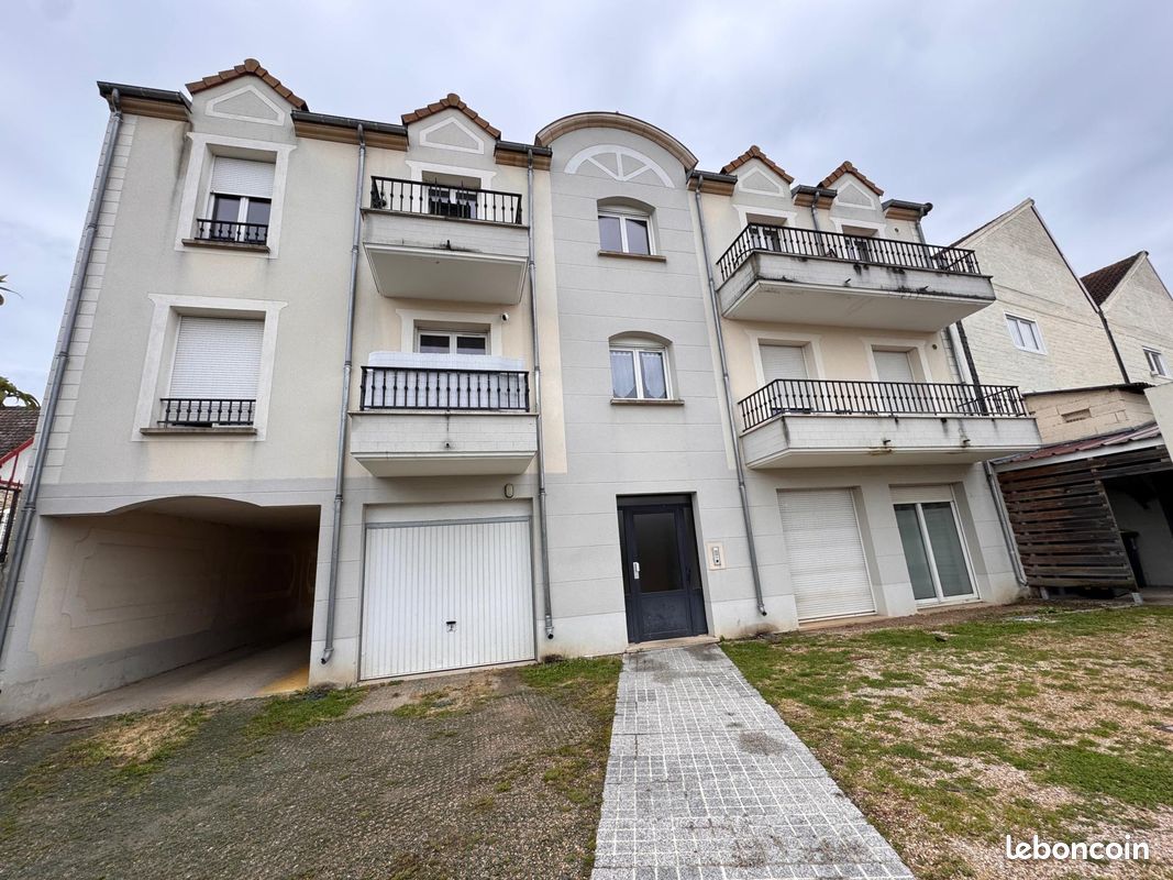 Appartement 1 pièce 31 m² · à Chanteloup-les-Vignes · 31 m² · 740 €